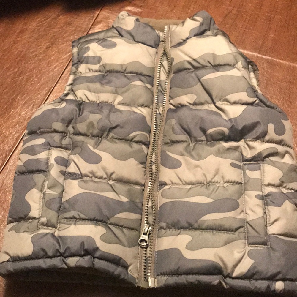 New camouflage baby boy vest size 4t